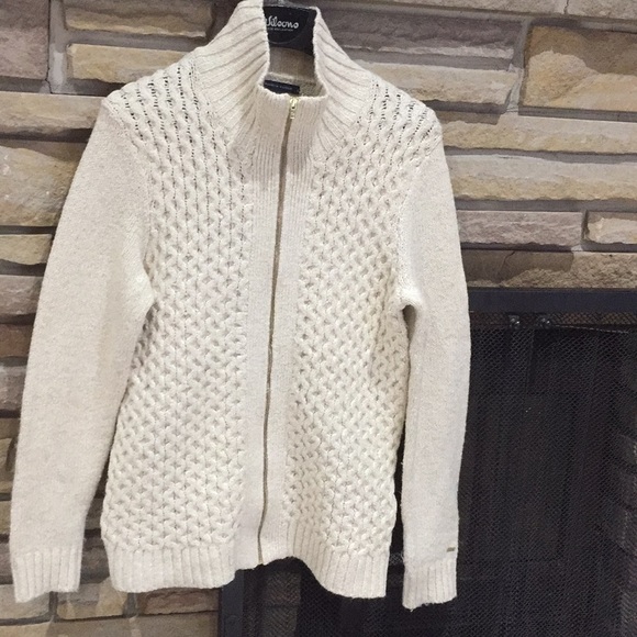Tommy Hilfiger Sweaters - Tommy Hilfiger sweater size Medium